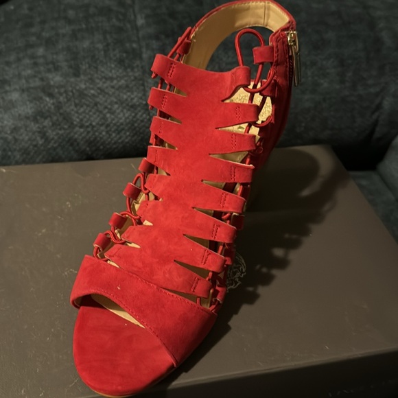 NIB Vince Camuto stacked heels - Picture 2 of 5